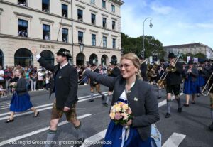 Trachten- und Schützenzug am ersten Wiesnsonntag 20.09.2026 (©Foto: Ingrid Grossmann)