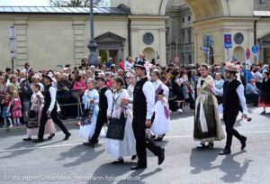 Trachten- und Schützenzug am ersten Wiesnsonntag 20.09.2026 (©Foto: Ingrid Grossmann)