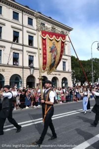 Trachten- und Schützenzug am ersten Wiesnsonntag 20.09.2026 (©Foto: Ingrid Grossmann)