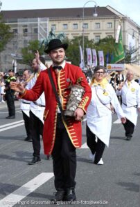 Trachten- und Schützenzug am ersten Wiesnsonntag 20.09.2026 (©Foto: Ingrid Grossmann)