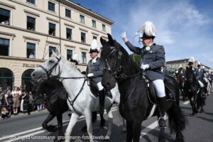 Trachten- und Schützenzug am ersten Wiesnsonntag 20.09.2026 (©Foto: Ingrid Grossmann)