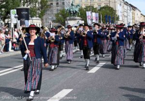 Trachten- und Schützenzug am ersten Wiesnsonntag 20.09.2026 (©Foto: Ingrid Grossmann)