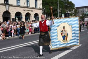 Trachten- und Schützenzug am ersten Wiesnsonntag 20.09.2026 (©Foto: Ingrid Grossmann)