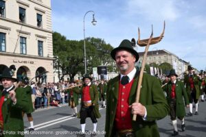 Trachten- und Schützenzug am ersten Wiesnsonntag 20.09.2026 (©Foto: Ingrid Grossmann)