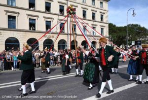 Trachten- und Schützenzug am ersten Wiesnsonntag 20.09.2026 (©Foto: Ingrid Grossmann)