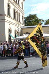 Trachten- und Schützenzug am ersten Wiesnsonntag 20.09.2026 (©Foto: Ingrid Grossmann)
