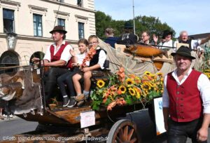 Trachten- und Schützenzug am ersten Wiesnsonntag 20.09.2026 (©Foto: Ingrid Grossmann)