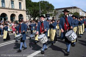 Trachten- und Schützenzug am ersten Wiesnsonntag 20.09.2026 (©Foto: Ingrid Grossmann)