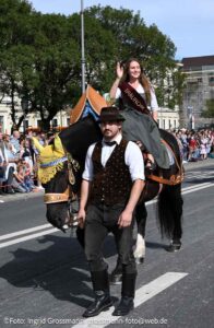 Trachten- und Schützenzug am ersten Wiesnsonntag 20.09.2026 (©Foto: Ingrid Grossmann)
