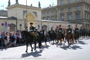 Trachten- und Schützenzug am ersten Wiesnsonntag 20.09.2026 (©Foto: Ingrid Grossmann)