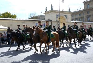 Trachten- und Schützenzug am ersten Wiesnsonntag 20.09.2026 (©Foto: Ingrid Grossmann)
