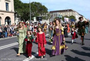 Trachten- und Schützenzug am ersten Wiesnsonntag 20.09.2026 (©Foto: Ingrid Grossmann)
