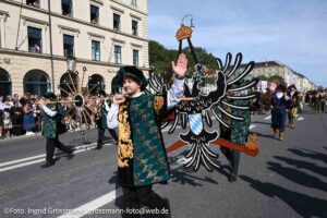 Trachten- und Schützenzug am ersten Wiesnsonntag 20.09.2026 (©Foto: Ingrid Grossmann)