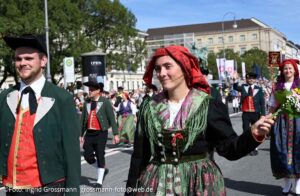 Trachten- und Schützenzug am ersten Wiesnsonntag 20.09.2026 (©Foto: Ingrid Grossmann)