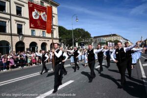 Trachten- und Schützenzug am ersten Wiesnsonntag 20.09.2026 (©Foto: Ingrid Grossmann)