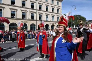 Trachten- und Schützenzug am ersten Wiesnsonntag 20.09.2026 (©Foto: Ingrid Grossmann)