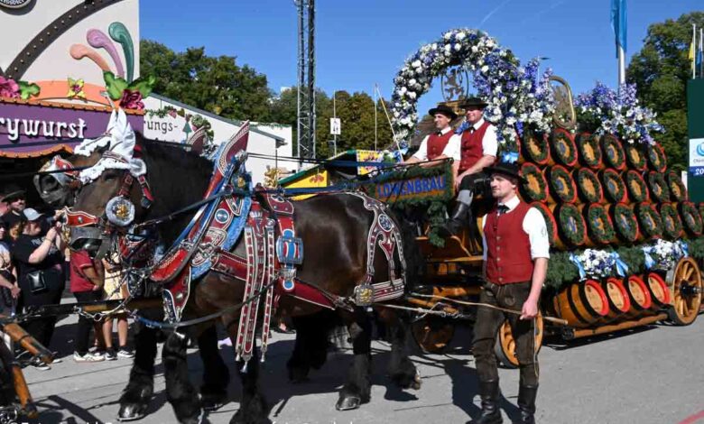 Einzug der Wiesnwirte am 19.09.2026 (©Foto: Ingrid Grossmann)
