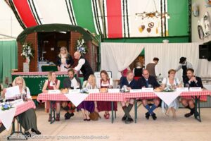 Wurstprüfung 2026 im Armbrustschützenzelt (©Foto: Ingrid Grossmann)