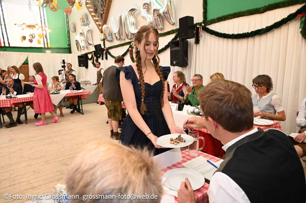 Wurstprüfung 2026 im Armbrustschützenzelt (©Foto: Ingrid Grossmann)