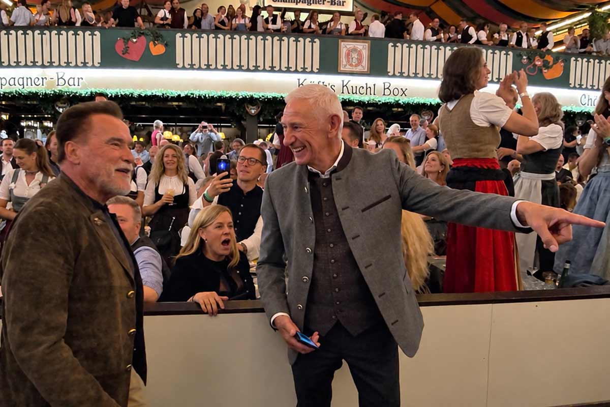 Arnold Schwarzenegger - hier mit Marstall Wirt Siegfried Able - dirigierte im Marstall Zelt (©Fotos: Martin Schmitz)