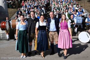 Platzkonzert unter der Bavaria am 27.09.2026 (©Foto: Ingrid Grossmann)