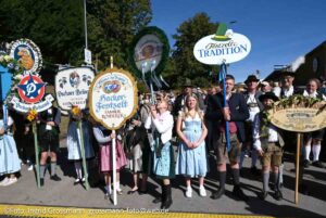 Platzkonzert unter der Bavaria am 27.09.2026 (©Foto: Ingrid Grossmann)