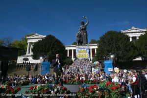 Platzkonzert unter der Bavaria am 27.09.2026 (©Foto: Ingrid Grossmann)