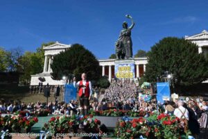 Platzkonzert unter der Bavaria am 27.09.2026 (©Foto: Ingrid Grossmann)