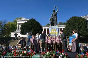Platzkonzert unter der Bavaria am 27.09.2026 (©Foto: Ingrid Grossmann)