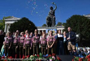 Platzkonzert unter der Bavaria am 27.09.2026 (©Foto: Ingrid Grossmann)