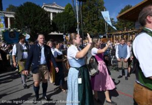 Platzkonzert unter der Bavaria am 27.09.2026 (©Foto: Ingrid Grossmann)