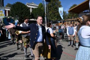 Platzkonzert unter der Bavaria am 27.09.2026 (©Foto: Ingrid Grossmann)
