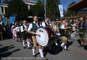 Platzkonzert unter der Bavaria am 27.09.2026 (©Foto: Ingrid Grossmann)
