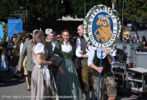 Platzkonzert unter der Bavaria am 27.09.2026 (©Foto: Ingrid Grossmann)