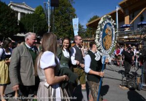Platzkonzert unter der Bavaria am 27.09.2026 (©Foto: Ingrid Grossmann)