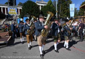 Platzkonzert unter der Bavaria am 27.09.2026 (©Foto: Ingrid Grossmann)