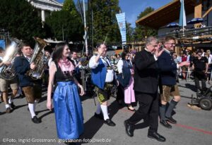 Platzkonzert unter der Bavaria am 27.09.2026 (©Foto: Ingrid Grossmann)