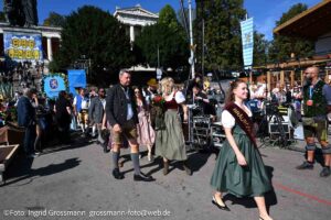 Platzkonzert unter der Bavaria am 27.09.2026 (©Foto: Ingrid Grossmann)