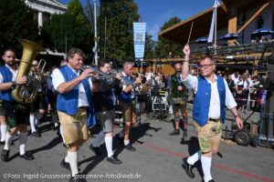 Platzkonzert unter der Bavaria am 27.09.2026 (©Foto: Ingrid Grossmann)
