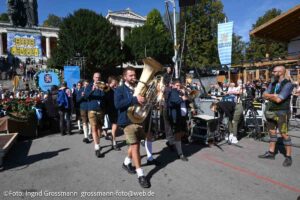 Platzkonzert unter der Bavaria am 27.09.2026 (©Foto: Ingrid Grossmann)