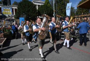 Platzkonzert unter der Bavaria am 27.09.2026 (©Foto: Ingrid Grossmann)