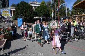 Platzkonzert unter der Bavaria am 27.09.2026 (©Foto: Ingrid Grossmann)