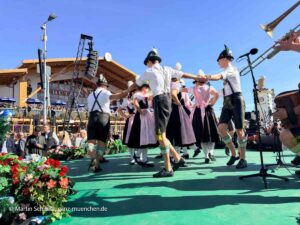 Platzkonzert am 2. Wiesnsonntag (©Foto: Martin Schmitz)