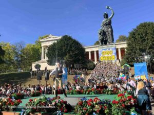 Platzkonzert am 2. Wiesnsonntag (©Foto: Martin Schmitz)