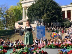 Platzkonzert am 2. Wiesnsonntag (©Foto: Martin Schmitz)