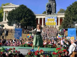 Platzkonzert am 2. Wiesnsonntag (©Foto: Martin Schmitz)