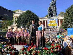 Platzkonzert am 2. Wiesnsonntag (©Foto: Martin Schmitz)