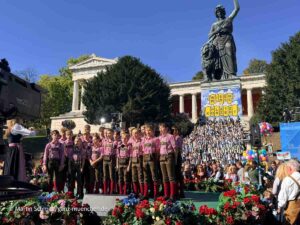 Platzkonzert am 2. Wiesnsonntag (©Foto: Martin Schmitz)