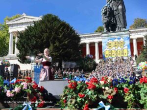 Platzkonzert am 2. Wiesnsonntag (©Foto: Martin Schmitz)