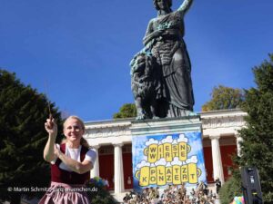 Platzkonzert am 2. Wiesnsonntag (©Foto: Martin Schmitz)